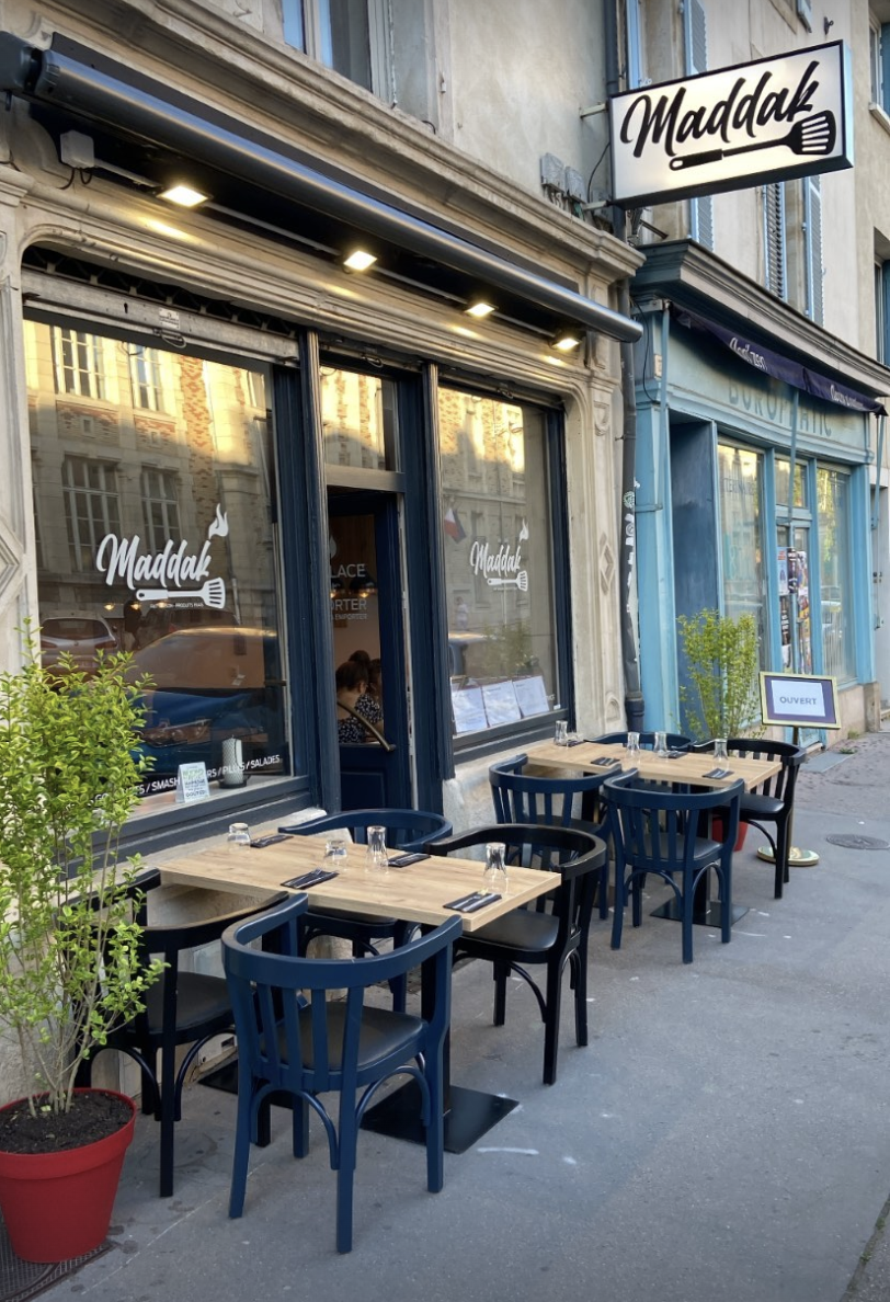 Ambiance intérieure du restaurant Maddak